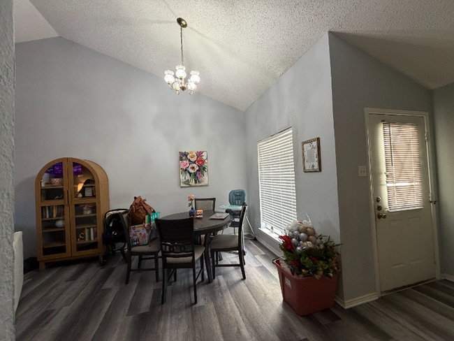 Photo - 524 Oakridge Dr