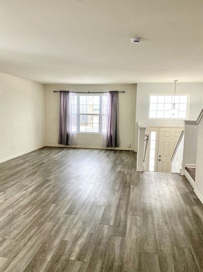 Photo - 308 Niagara Dr