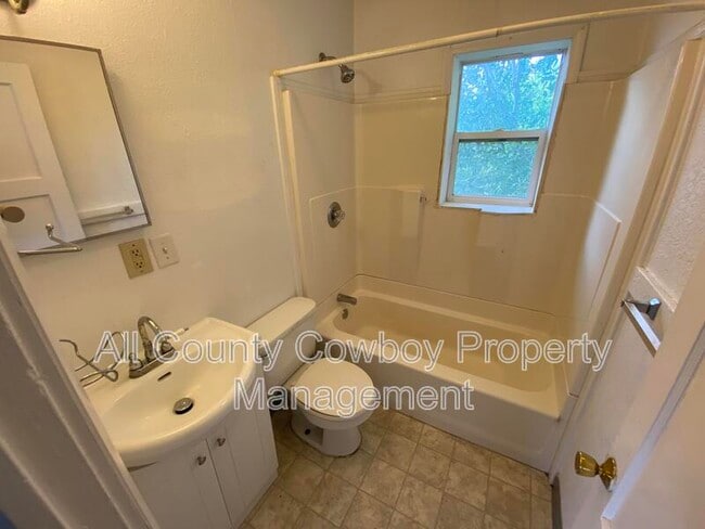 Photo - 862 N 5th St Unit Apt 2