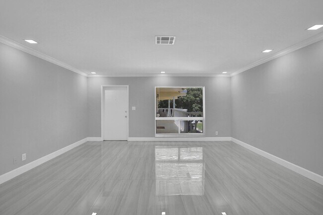 Photo - 2755 NE 28th Ave Unit F2
