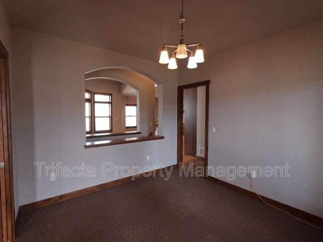 Photo - 1032 Hessen Dr