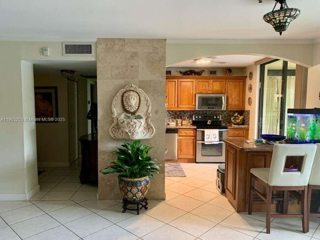 Building Photo - 671 NE 195th St Unit 121E