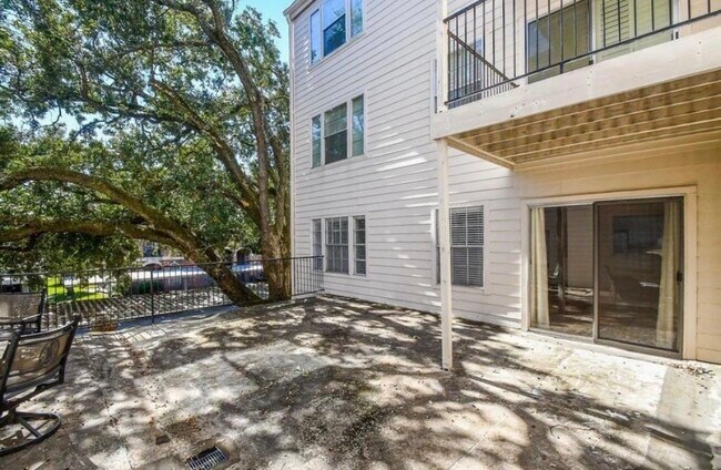 Building Photo - 2333 Bering Dr Unit 123