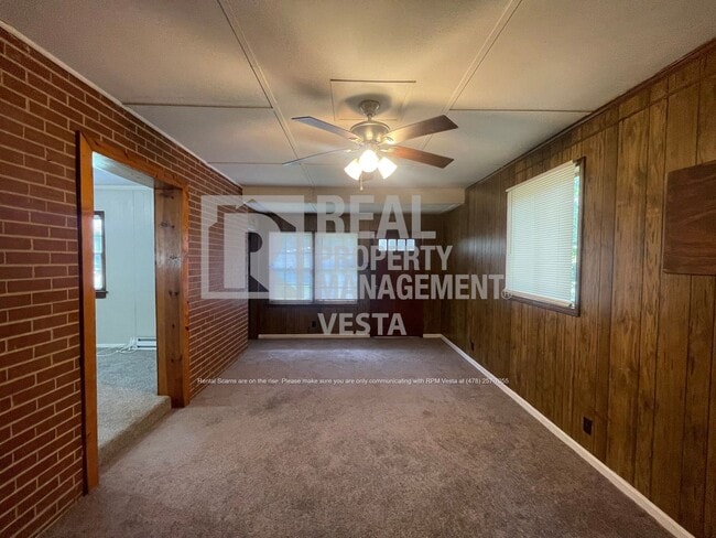 Photo - 3356 Tamplin Terrace