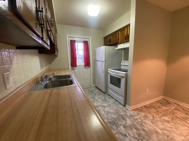 Photo - 3BR/1BA/1 car garage - duplex unit