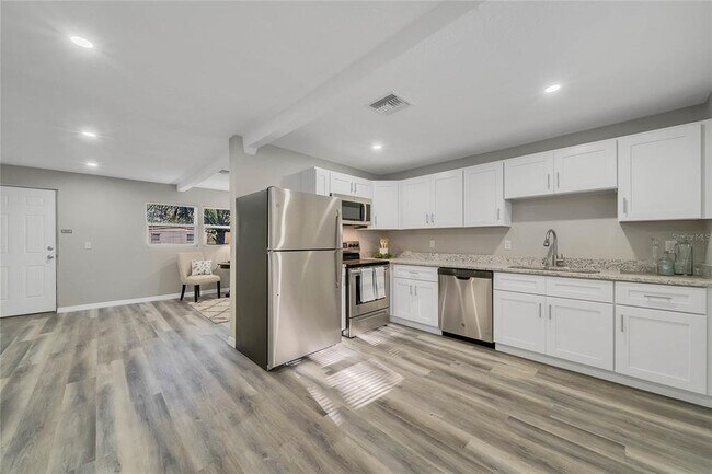 Photo - 1719 W 3rd St