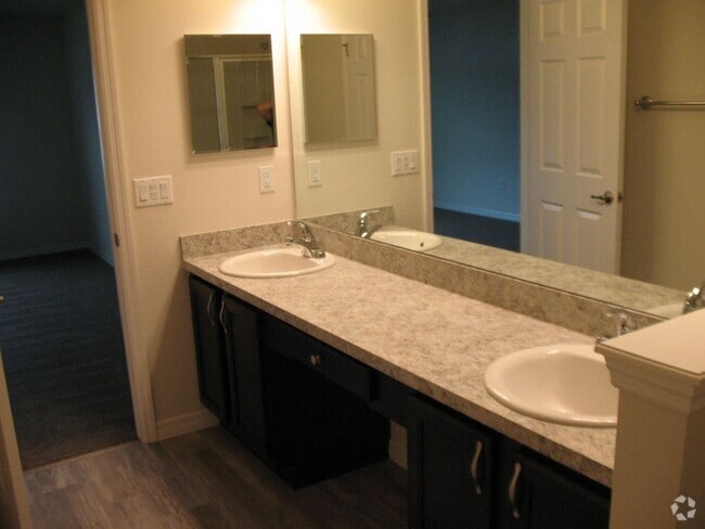 Building Photo - Glen Aire Rental