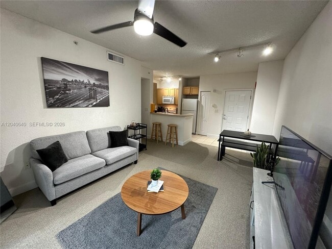 Building Photo - 6001 SW 70th St Unit 621