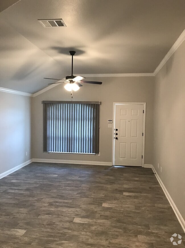 Building Photo - Stunning 2-Bed, 2-Bath Duplex in Trimmier ... Rental