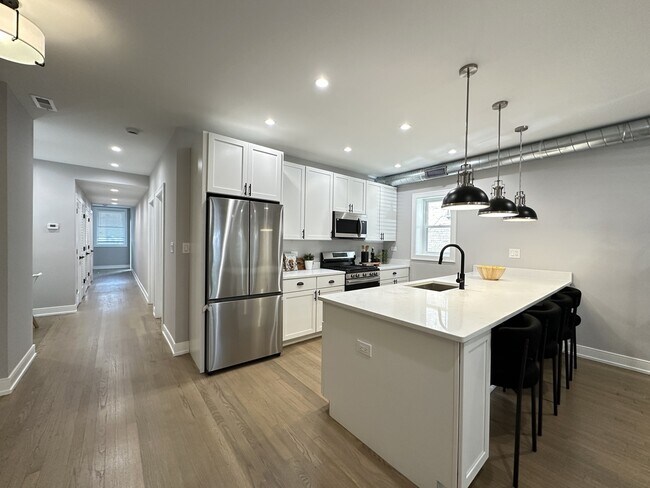 Photo - 2641 W Carmen Ave Unidad 2