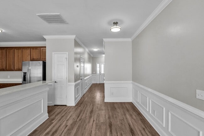 Photo - Stylish 3-Bedroom Townhome with Exclusive December Offer