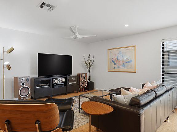 Photo - 915 NW 7th St Unit 206