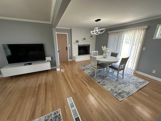 Photo - 3440 Laura Ln