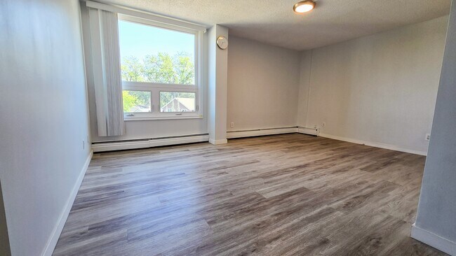 Photo - 314-314 14 St NW Unit 305