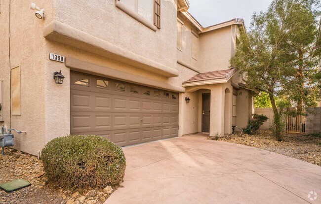 Building Photo - Silverado Courtyards Beauty Rental