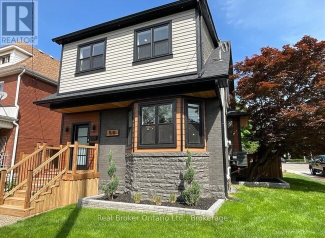 Photo - 58 Rosslyn Ave N