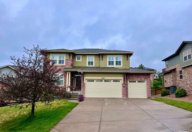 Building Photo - Tallyn's Reach Home Features 4 Beds/2.5 Baths, Large Loft and Private Study on Main Level! Mins t...