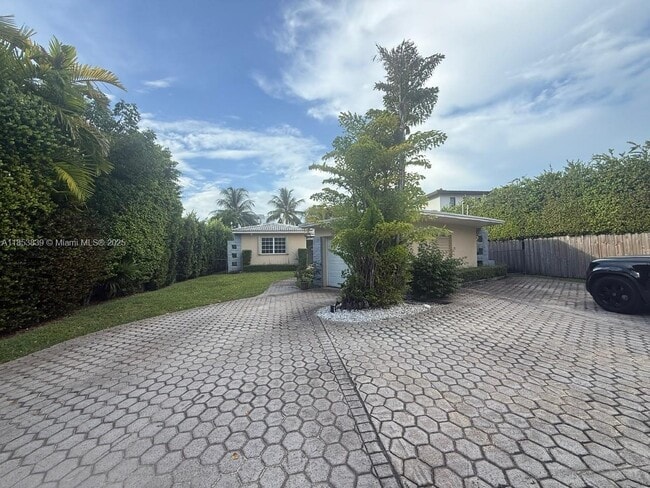 Building Photo - 700 S Shore Dr Rental