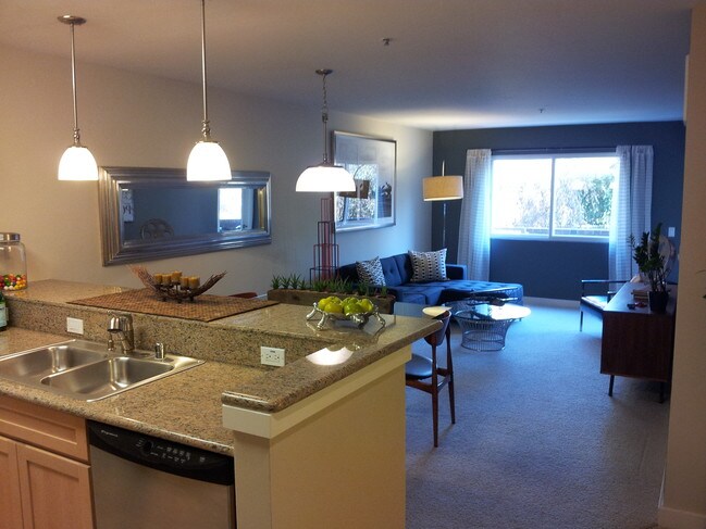 Photo - 6400 Christie Ave Unidad 3117