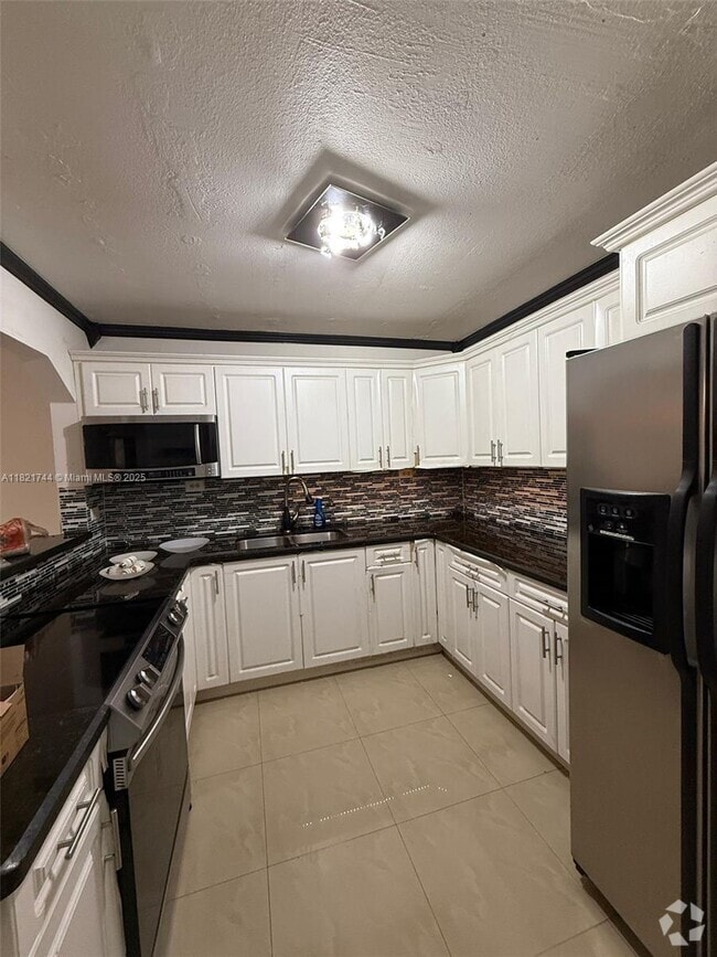 Building Photo - 9760 SW 184th St Unit B8 Rental