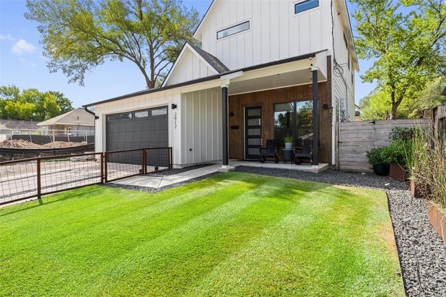 Photo - 2917 E 13th St