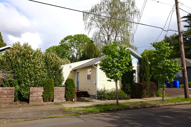 Photo - 712 SE 42nd Ave