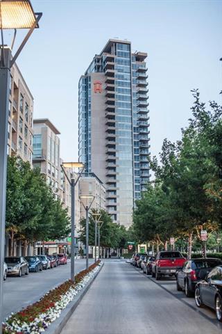 Building Photo - 2200 Victory Ave Unit 707