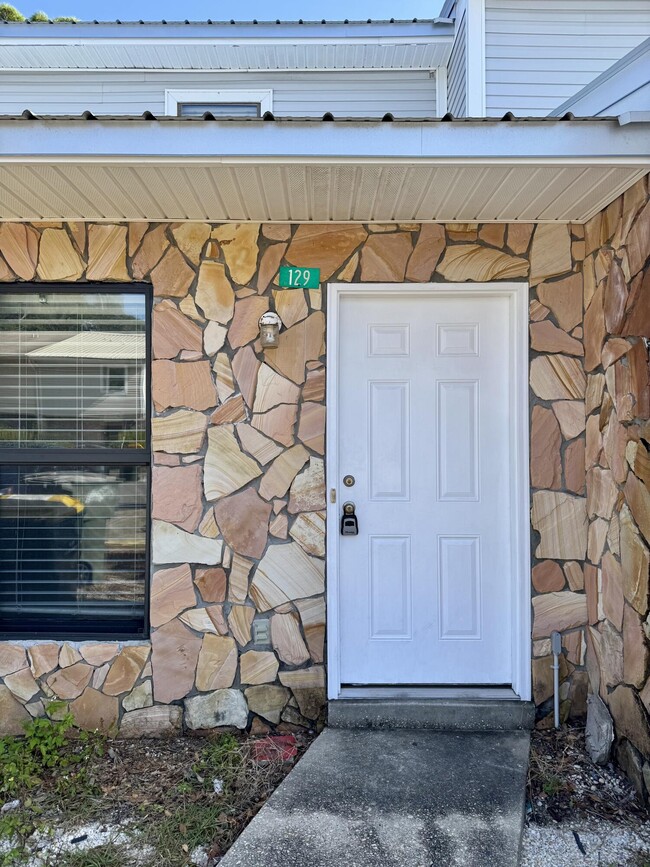 Photo - 129 SE Scottwood Dr