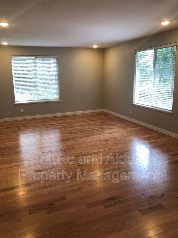 Photo - 2410 SE 9th Ct