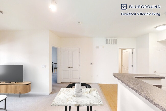 24 Union Square Unit SI FL4-ID6800A