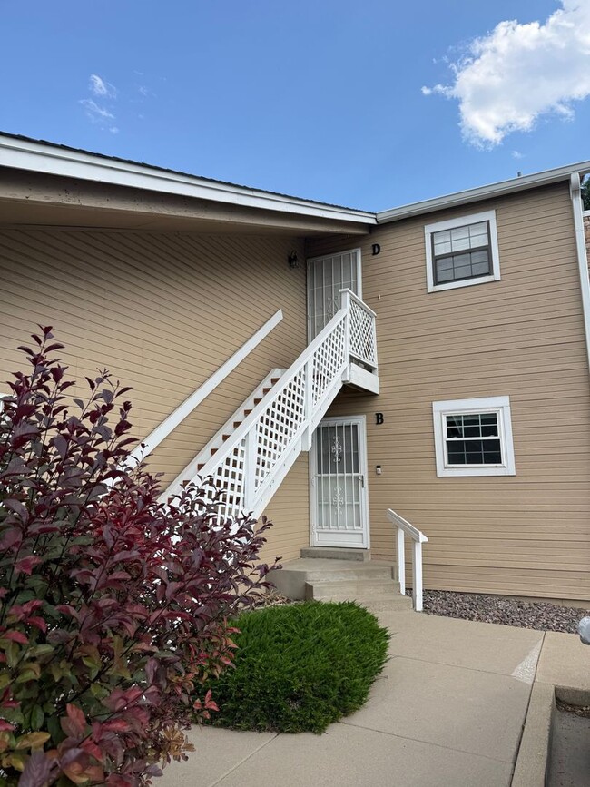 Building Photo - Spacious 2bd/2ba Condo- Lakewood CO, Available 7/10/26! Unit B