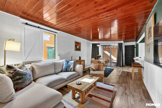 Building Photo - 1343 N High St