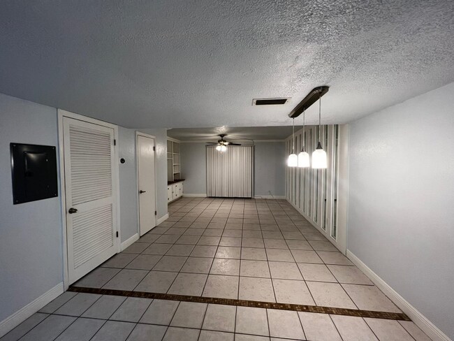 Photo - 111 Springwood Cir