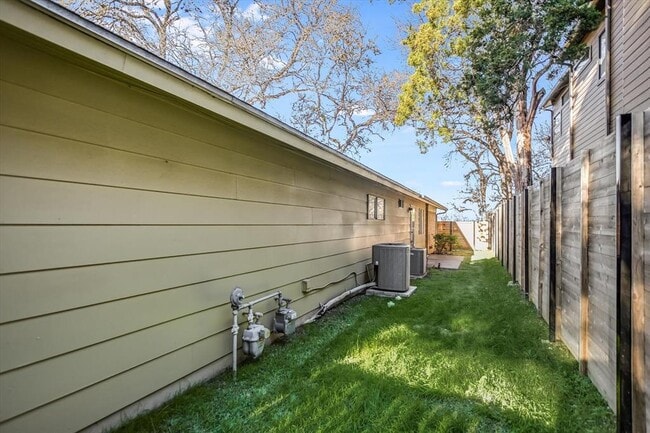 Photo - 2403 Trailside Dr