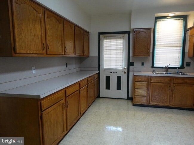 Building Photo - 130 S Antrim Way Unit 1