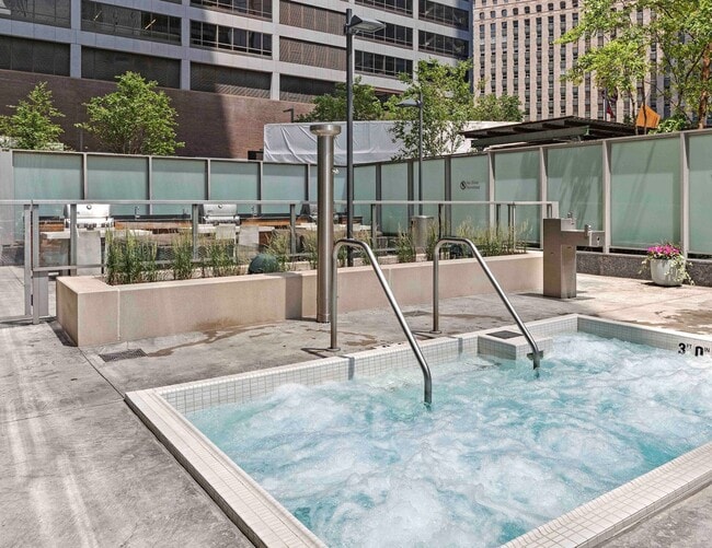 339 W Wolf Point Plaza Unit 1501