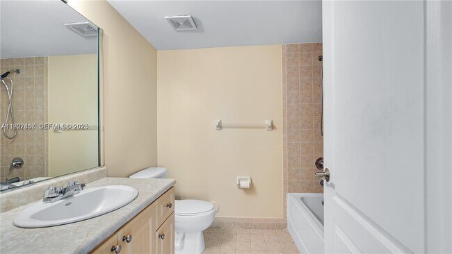 Photo - 120 Douglas Rd Unidad 505