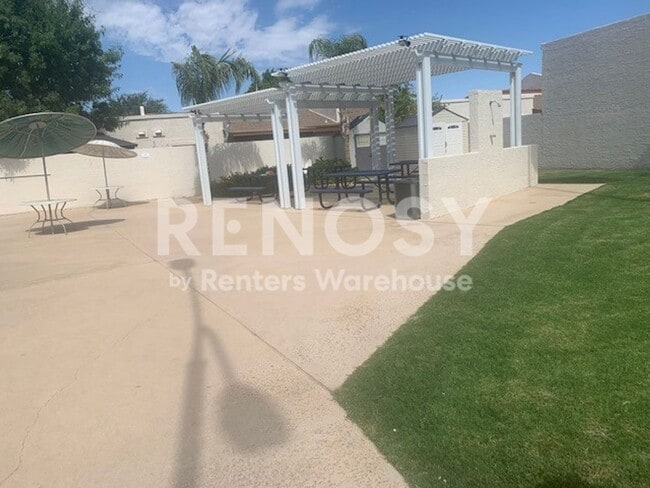Photo - Ideal 2 BD/2 BA/2 CG Townhome with Community Pool Near Olive & 67th in Peoria!