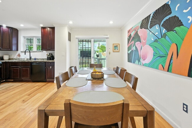 Photo - 1340 W St NE