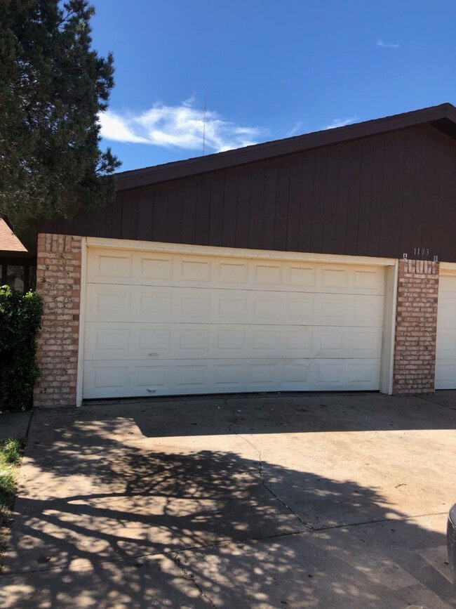 Photo - 1103 80th St