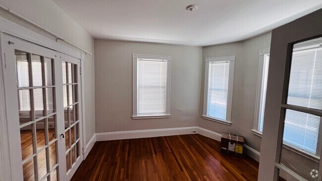 Building Photo - 35 Kingston St Unit 1 Rental