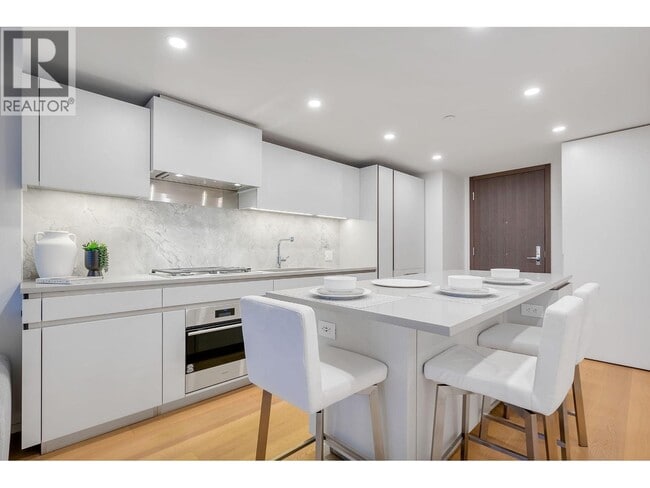 Photo - 889 Pacific St