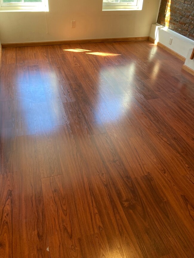 Photo - 97 Ten Broeck St Unidad 4