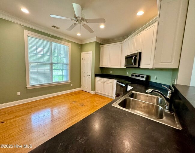Photo - 1105 Wyland Ct