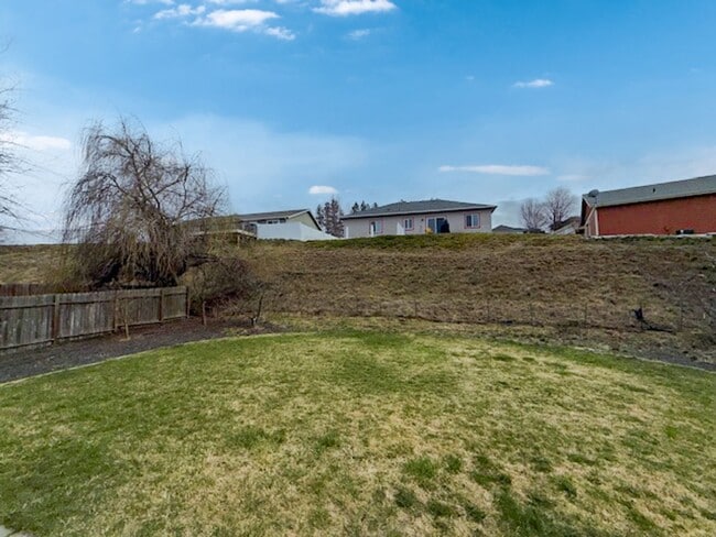 Photo - Beautiful 3 Bed, 2 Bath Home in Golden Hills