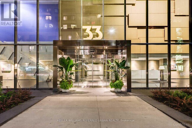 Photo - 33 Charles St E Unit 806