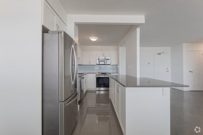2BR, 1BA - 837SF - Kitchen