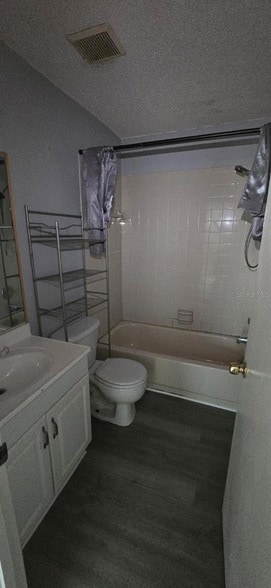 Photo - 304 Camillia Ln