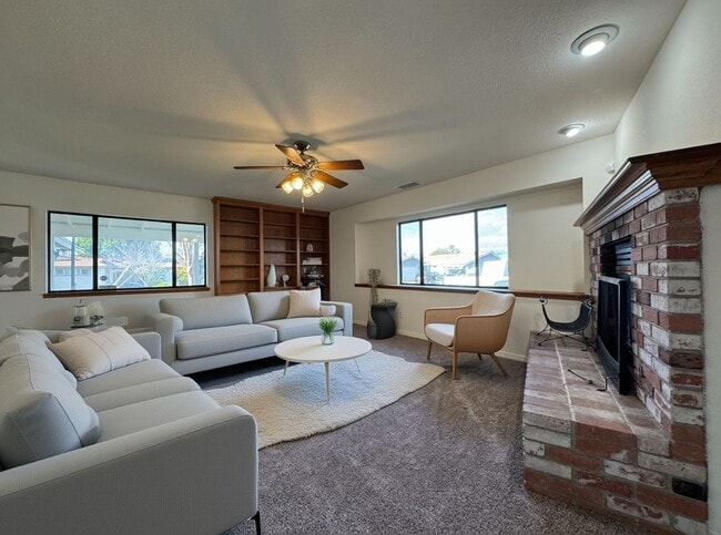 Photo - 3BD/2BA HOME AVAILABLE IN NORTH CLAIREMONT ONLY $4,395!