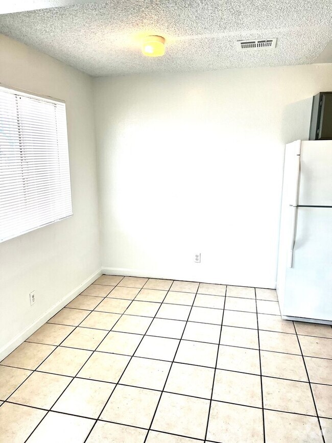Building Photo - 1900 Goldfield St Unit C Rental